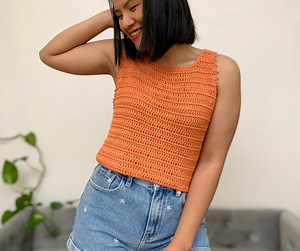 Summer Crochet Cropped Top (Free Pattern)