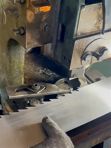 The entire process of woodworking saw teeth forming