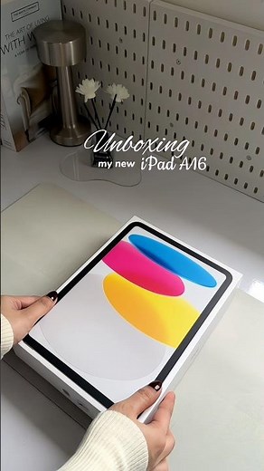 iPad A16 Silver 256GB — Clean Unboxing for Apple Fans