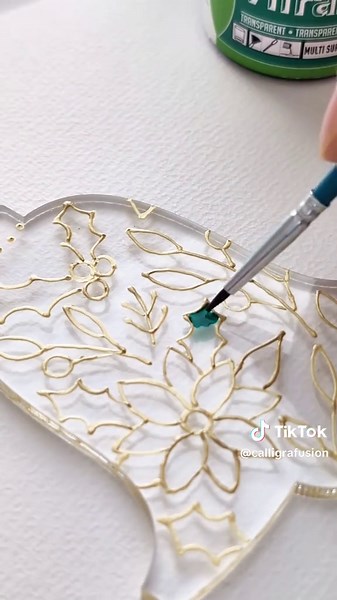 Do you enjoy making Christmas ornaments?☺️🎄 I’m very excited to collaborate with Pebeo USA again to create Christmas ornaments using Vitrail glass paints and Cerne Relief outliners! I’m really obsessed with these products. The outliner’s pointed nozzle makes it easy to draw thin lines. I did mess up a few times but it was simple to wipe off and start over while the lines were still wet. These Vitrail paints are solvent-based and transparent, and I’m in love with their vibrant colors and the gor