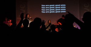 30 Best Sing-Along Songs That Everyone Knows & Loves