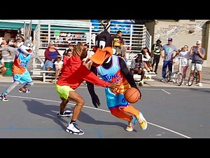 Bugs Bunny/Daffy Duck 2v2 Basketball at Venice Beach [Space Jam IRL]