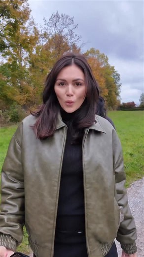 KATHARINA DAMM on Instagram: "Two types of sisters 👯‍♀️"