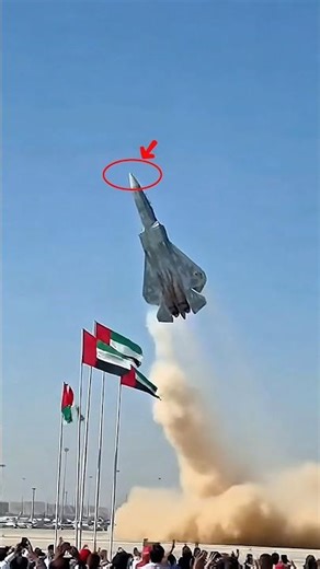SU-57 Vertical Hover at Dubai Airshow