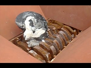 廃プラダンゴの破砕 破砕機 ライオンシュレッダーEVO | Plastic Purgings (Plastic RIGID) shredding