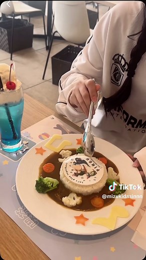 今年45周年を迎えるピングーと、横浜ランドマークタワーがコラボした「地上273ｍで、ピングーと