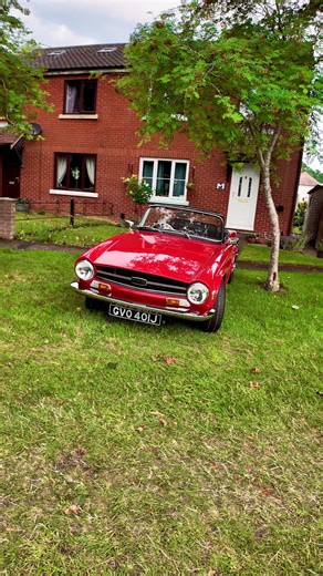 Triumph TR6 – Britain’s Sharpest Open-Top Classic #Triumphtr6 #triumphcars #TriumphSpitfire #classicbritishcars #Britishclassiccar #britishcars Best of British Retro Cars UK Mecum Auctions | Vintage Euro Rides