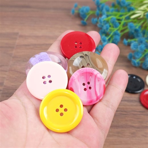 62K views · 470 reactions | Oh my God... I cut off old jacket buttons and made so many wallets. I sold 50 in one day. Let's watch #crochet #diy | Desing Knitting world | Facebook