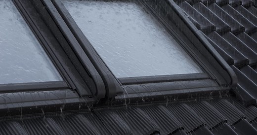 706 reactions · 33 shares | ️Protégez-vous des intempéries toute l'année ! Faites-vous conseiller et installer vos volets roulants VELUX par un Expert. | VELUX | Facebook