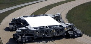 NASAのロケット輸送機、｢世界一重い自走車両｣でギネスに