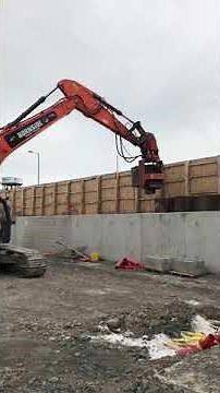 Sheet pile extraction using movax