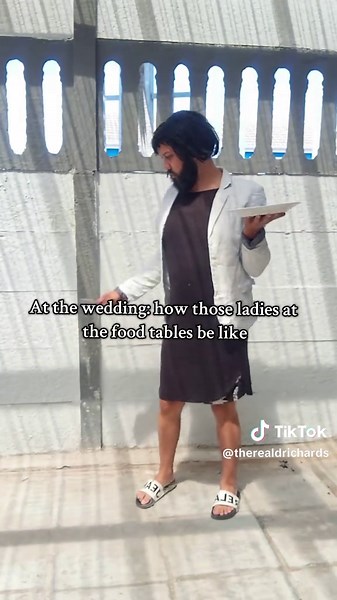 Wedding Food Table Behavior: What to Expect