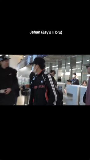 Louis Adored by MoreVision Crew | Lngshot