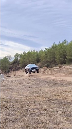 Jumping with new 2022 Ford Ranger Raptor V6 EcoBoost