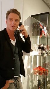 2K views · 94 reactions | Hallololöchen, Hallo! ☎️ U-Phone is ringing, Udo is calling! Und heute mal Jörg Pilawa am anderen Ende der Leitung! Wer kann Udos Part des Dialogs erraten?  #UdoLindenberg #JörgPilawa #PanikCity | Panik City | Facebook