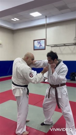 How to defend a really strong haymaker punch👊👊