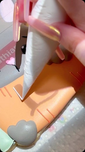 1.8K views · 42 reactions | Real-time lettering with royal icing ✨...