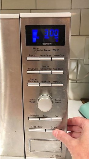 How to Clean a Microwave with Vinegar