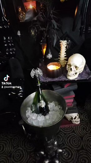 Exploring a Gothic Lair with Gothic Homemaking