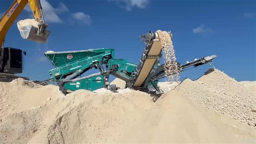 Compact Screening Plants and Excavator for Efficient Crushing