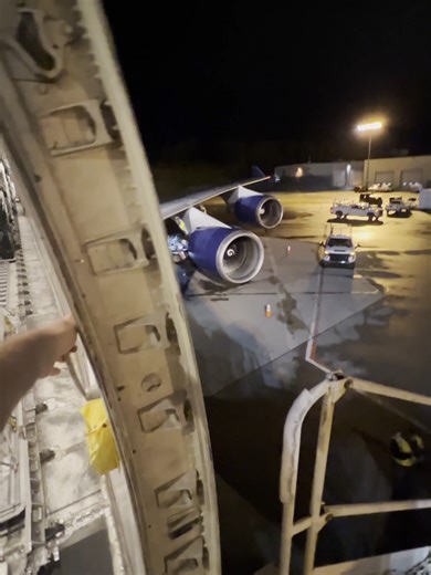 Boeing 747 Freighter Top Deck Tour