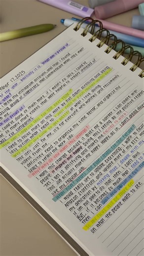 Add some color to your notes, don’t be shy! :) We love it when our gel pens work so well with our highlighters! #handwriting #handwiritingtip #handwritingtutorial #notes #fypシ゚viral