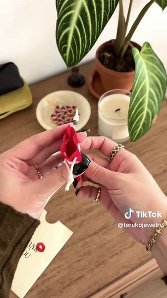 Replying to @sophie’s jewels so happy it found me :,) #vintagegoldcharm #vintagecharms #goldcharms