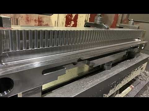 ラック歯切り加工（特注テーパエンドミル使用）