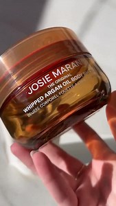 Our Ojai-pixie-tangerine dream, Topless Tangerine, is pure sunshine in a jar…. refillable and ready to pour again and again 🍊✨ Thanks to our community, the glow keeps going, one jar at a time ♻️❤️ Shop on @Sephora 🤳: @samanthaafiora | Josie Maran