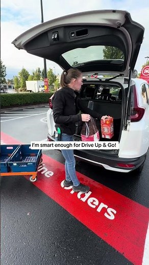 Grocery shopping has never been easier this holiday season. Who else is shopping online? 🙋‍♀️