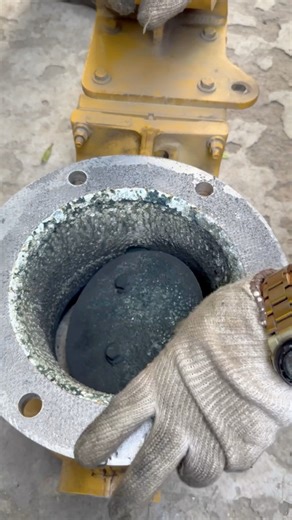 The throttle valve of the Cat G3512H engine was found to be jammed due to dirt accumulation and required cleaning. #caterpillar #G3512H #thegasengine #throttlevalve #Gas_Generator #generatorservices #enginework #teamwork #engine | The Gas Engine