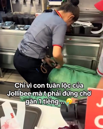 Có ai mê con tuần lộc Jollibee như tui hông =))) | Sài Gòn Review