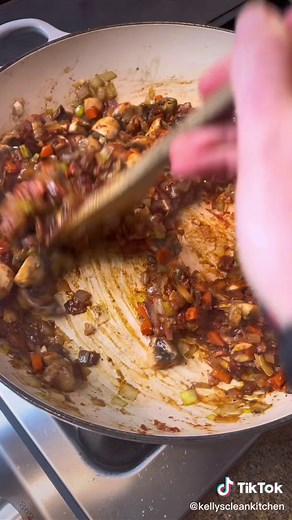 Chef Kelly Scott on TikTok