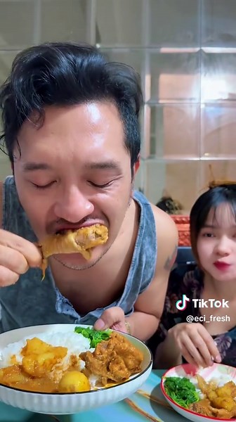 Ayam merah makanan kesukaan ku sejak kecil