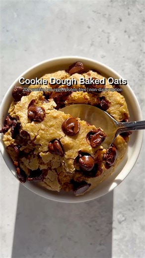 60K views · 942 reactions | This Cookie Dough Baked Oatmeal is perfect when you feel like having a single-serve chocolate chip cake but makes a wholesome breakfast, mid-afternoon snack or after dinner dessert. It’s a cozy hug-in-a bowl that’s easy to make with added protein and fiber. Full printable recipe: https://lifemadesweeter.com/cookie-dough-baked-oat/ | Life Made Sweeter | Facebook