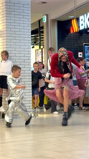 WALKING DANCE 🔥🔥 LITTLE BOY TEACHING 😨😂 | dance