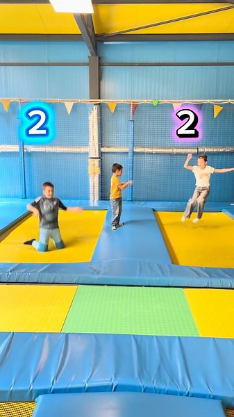 Emma and Her Big Brother Trampoline Challenge 🏆