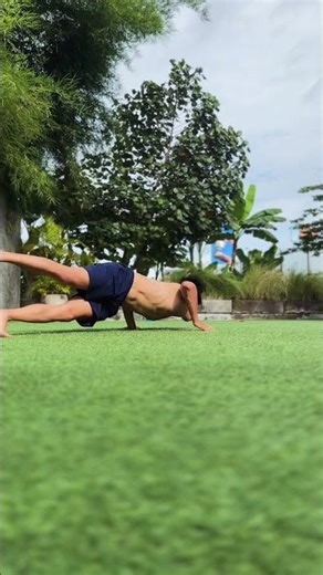 Strength and flexibility in lizard walk #instinctmovement