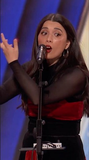 She made the crowd sing "Africa" 🤩 | Pub Choir | AGT