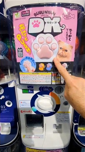 Vibrating Cat Paw #gashapon