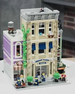 31K views · 724 reactions | Wir begrüßen die neuen Nachbarn in Modular-City ️ Erhältlich ab Januar 2021 https://lego.build/PoliceStationReveal | LEGO | Facebook