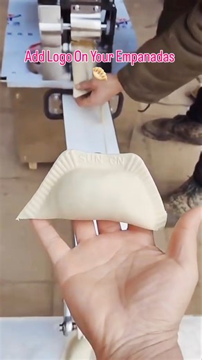Triangle? Square? Or with a LOGO? Watch this Empanadas machine do it all. 🎥 Stamp your LOGO on every Empanada! 🆔 Custom molds available. 📩 DM us "CATALOG" for the full spec sheet and dealer pricing! 🏭 #empanadas #samosa #dumplings #machine #empanadamachine #pierogimachine #foodmachinery #foodprocessingequipment #dumplingmachine #foodfactory #commercialkitchen #b2bexport #madeinchina #bakeryequipment #samosamachine #business #businessowner #catertop | Catertop Food Machinery Factory
