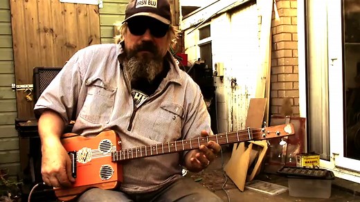 Chickenbone John, handmade - Cigar Box Guitars, 3 string.