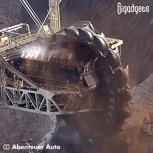 3.9M views · 20K reactions | This 1995 bucket-wheel excavator is so big that you won't believe it exists. Built by German company TAKRA in 1995, Bagger 293 is one of the biggest terrestrial vehicles on earth. After being acquired by its current owner RWE Power AG, the second-largest energy producer in Germany, the excavator was renamed from MAN TAKRAF RB293 to Bagger 293. | GIGadgets | Facebook