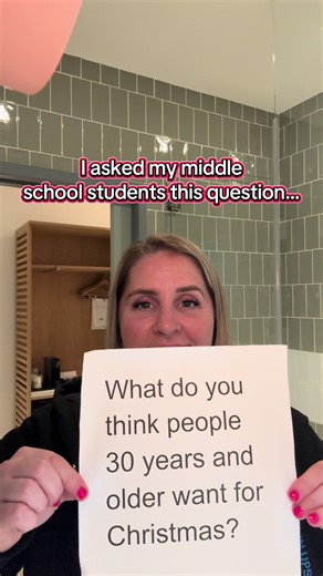I asked my students what they thought people over 30 years old and the answers sent me. 🤣🎄🎅🏻#fyp #foryoupage #teachersoftiktok #christmas #teacher