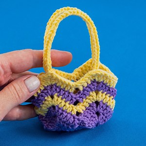 71K views · 166 reactions | Mini sac cadeau au crochet - simple et facile ! | Miarti - Crochet et Tricot | Facebook