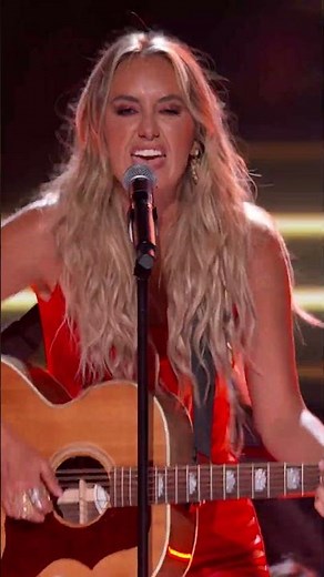 Lainey Wilson - "Hang Tight Honey" (Live from the 59th ACM Awards)