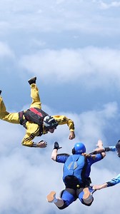 34K views · 814 reactions | 邏 Did you know?...instructors use hand signals to give students feedback during freefall, so they can adjust their body position. Sometimes they also remind students...  "hey, it's time to deploy!" Not in this case, she nailed it!  #affcourse #skydiving | Skyone | Facebook