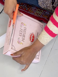 She transformed sweet box into photo frame #diy #photoframe #sweetbox | Click For Craft