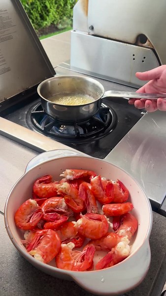 Naturally delicious, high-quality, and delicious! The flavour of BC Spot Prawns speak for itself. These prawns were barbequed and finished with a simple garlic butter! #buybc @eatdrinkbuybc